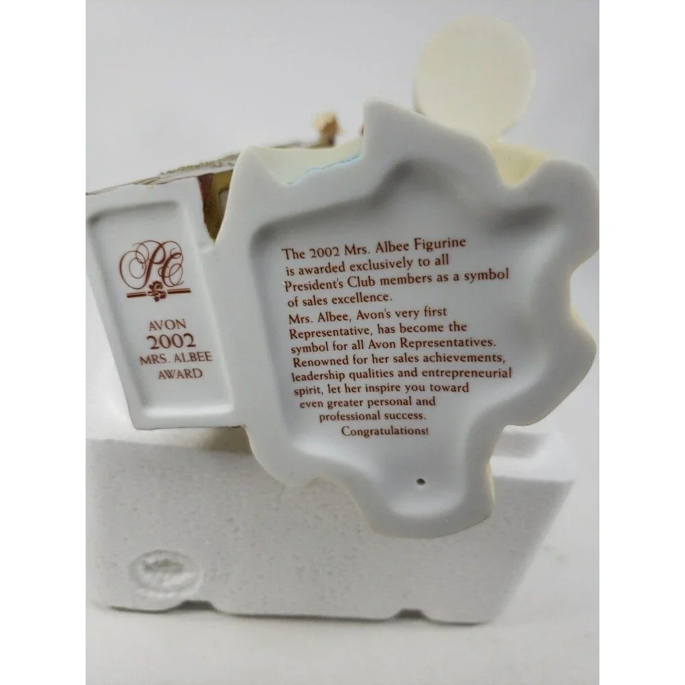 Avon Mrs Albee Award Figurine Statue 2002 in Box Representative President's Club